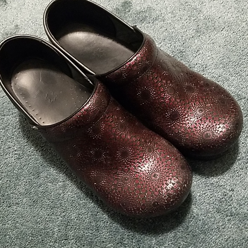 Dansko professional clogs size 42 Red Starburst